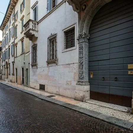 Dimora Paletta Dai Pre Apartment *